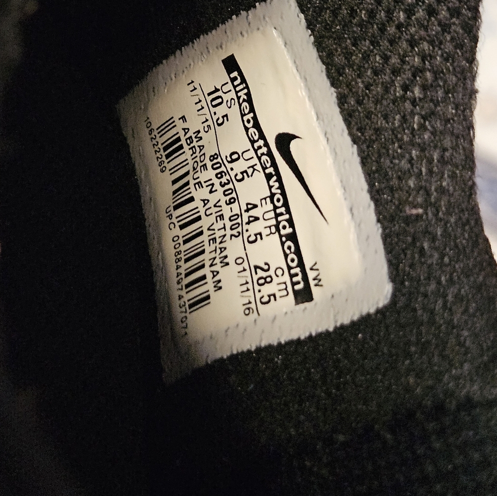 NIKE - Picture 11 of 12